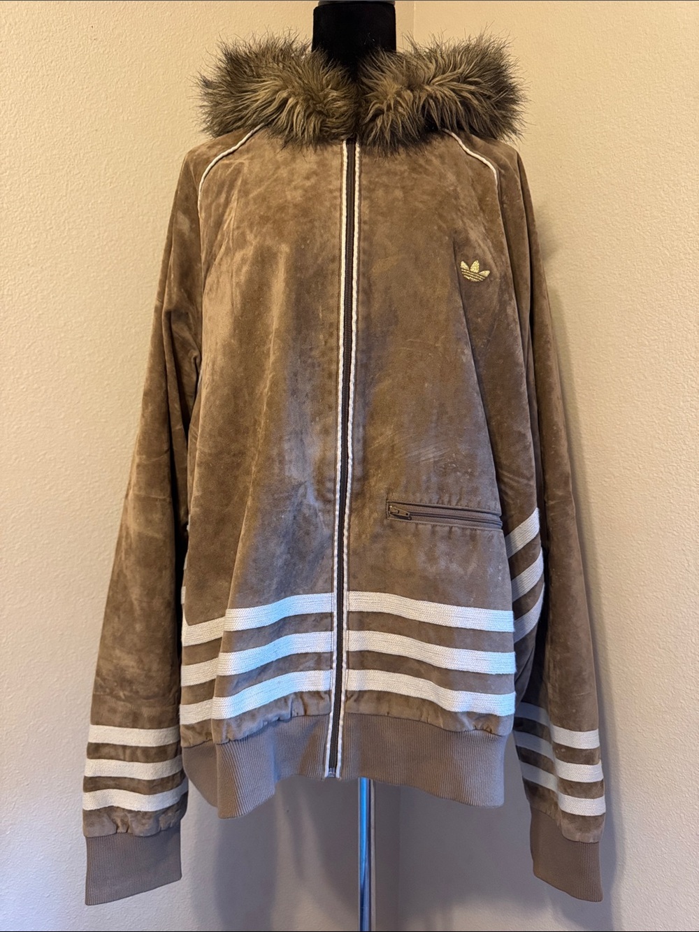 🤩 00’s Adidas Originals Zip Jacket with Faux Fur Trim